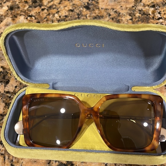 SOLD Gucci - Picture 2 of 16